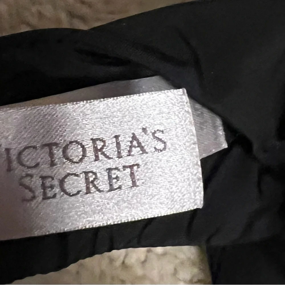 Victoria Secret Bra 34DD - Picture 6 of 9